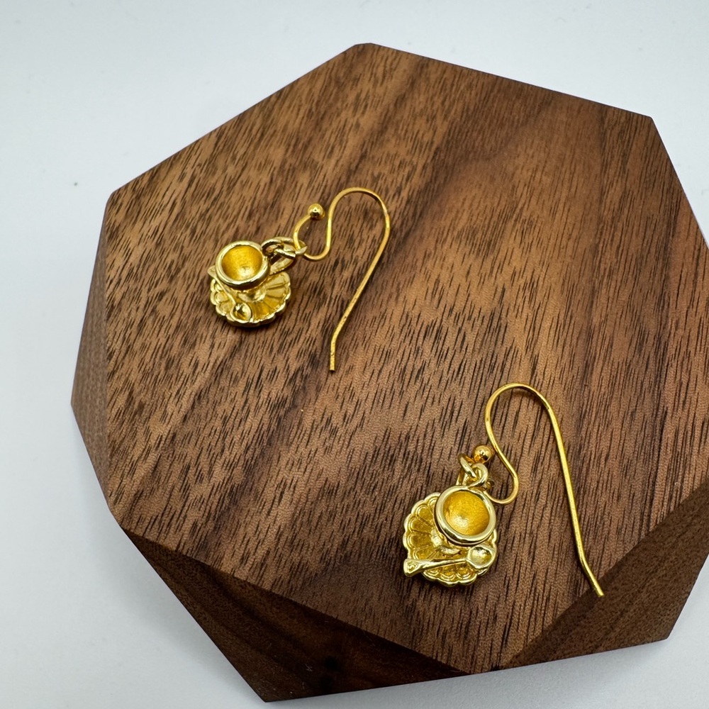 Elegant Gold Teacup Earrings ☕️